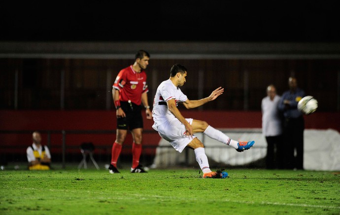 Alan Kardec perde penalti São Paulo x Atlético Nacional (Foto: Marcos Ribolli)