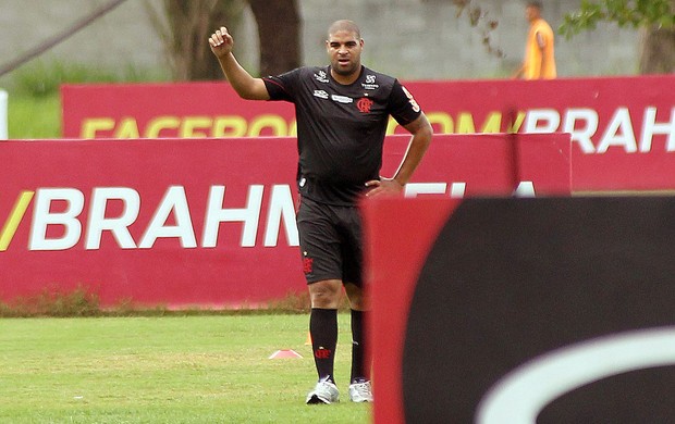 Adriano no treino do Flamengo (Foto: Bernardo Monteiro / VIPCOMM)