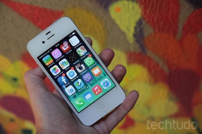 iPhone 4S Ã© mais compacto que iPhone 6S (Foto: Luciana Maline/TechTudo)