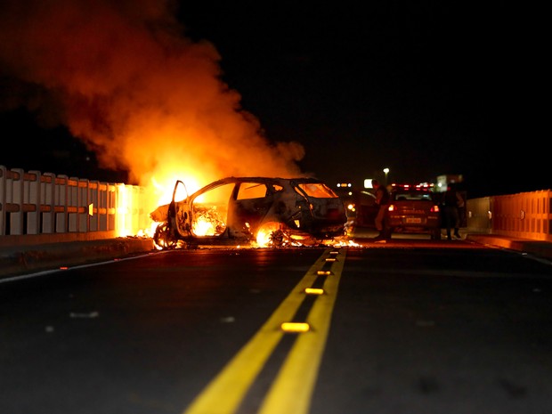 Homens atearam fogo em tentativa de assalto a pedágio no RS (Foto: Carlota Pauls/Arquivo Pessoal)