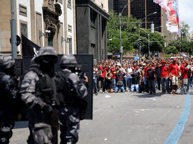 Resultado de imagem para tumultos no rio de janeiro/assembleia