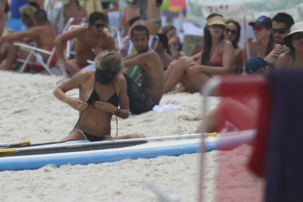 Grazi Massafera na praia (Foto: Dilson Silva/ Ag. News) Grazi Massafera na praia (Foto: Dilson Silva/ Ag. News)