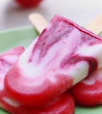 Picolé: frutas vermelhas e iogurte (Foto: Reprodução)