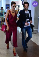 Look do dia: Camila Pitanga usa roupa estilosa para embarcar em aeroporto