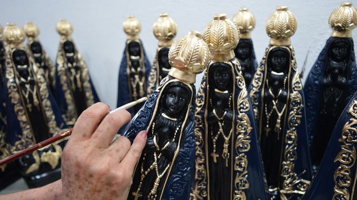 Fabrica Produz Tres Mil Imagens Por Semana De Nossa Senhora Aparecida Festa Da Padroeira 2016 G1