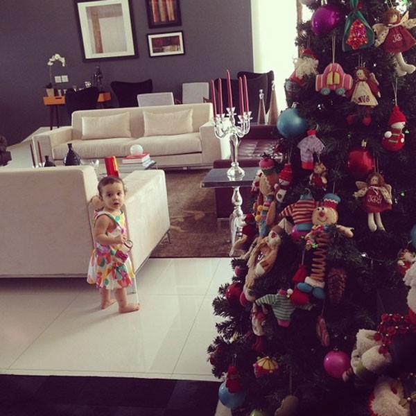 Vera Viel mostra a árvore de Natal de sua casa com a filha caçula Helena -  Revista Crescer | Pais famosos