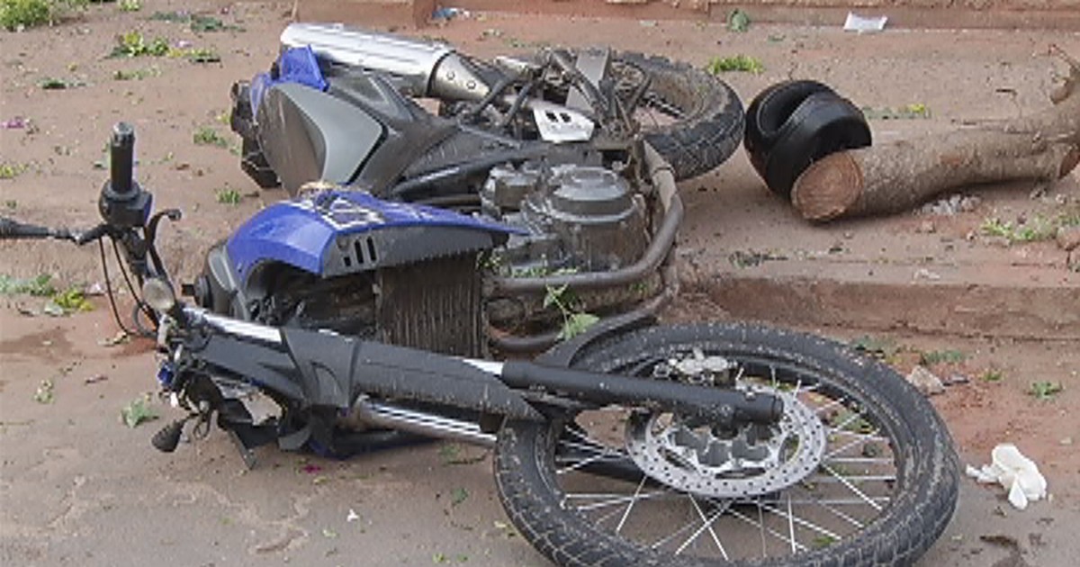 G Motociclista Foge Da Pm Mas Bate Em Muro E Fica Ferido Em Montes