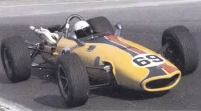 Al Pease disputou apenas três corridas da Fórmula 1, com resultados catastróficos (Foto: Reprodução / YouTube)