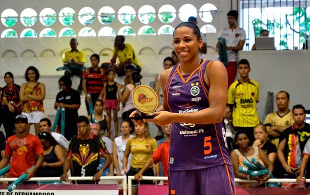 roberto dornellas LBF basquete premio (Foto: Robson Neves/Sport Recife)
