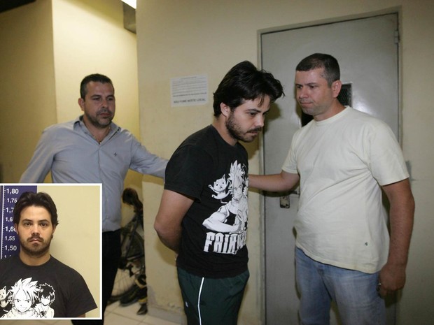 O professor de história de uma escola particular na Zona Norte do Rio acusado de promover aula extra com sexo e drogas é preso no Rio de Janeiro. Gustavo Montalvão Freixo, de 31 anos, foi denunciado pelo MP-RJ por tráfico de drogas e estupro de vulnerável (Foto: Estefan Radovicz/Agência O Dia/Estadão Conteúdo; Matheus Rodrigues/G1) O professor de história de uma escola particular na Zona Norte do Rio acusado de promover aula extra com sexo e drogas é preso no Rio de Janeiro. Gustavo Montalvão Freixo, de 31 anos, foi denunciado pelo MP-RJ por tráfico de drogas e estupro de vulnerável (Foto: Estefan Radovicz/Agência O Dia/Estadão Conteúdo; Matheus Rodrigues/G1)