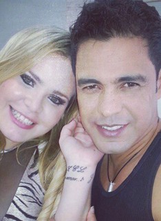 Ex-BBB Paulinha mostra tattoo para Zezé e Luciano (Instagram / Reprodução)