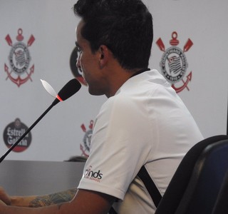 Jadson faz mistério sobre camisa no Timão, mas diz: