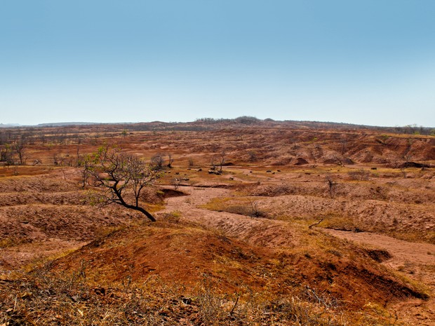 Voçorocas fazem parte da paisagem em Gilbués (Foto: Pedro Santiago/G1)