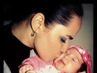 Perlla beija a filha em foto no Twitter: 'Não perco um culto com minha mãe'