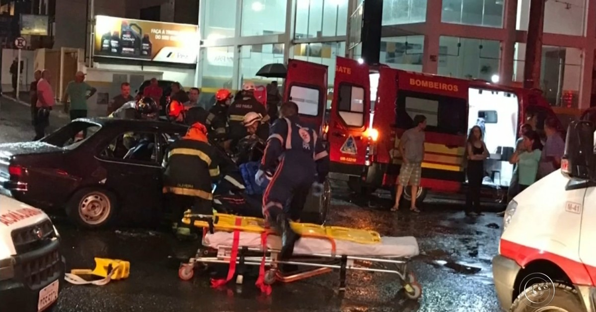 Acidente entre carro e caminhão deixa seis feridos em Botucatu - Globo.com