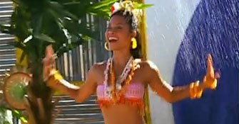 Atrizes revelam 'tensão' antes de desfile de biquíni na novela; veja
