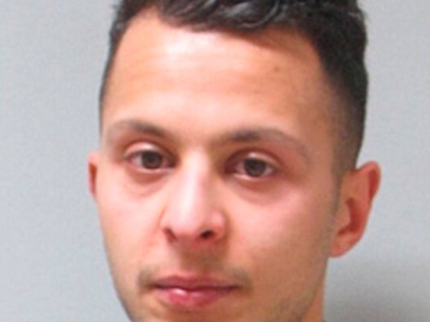 Salah Abdeslam, de 27 anos, tem se mantido em silêncio desde que foi transferido da Bélgica para a França (Foto: Belgium Federal Police/AP) Salah Abdeslam, de 27 anos, tem se mantido em silêncio desde que foi transferido da Bélgica para a França (Foto: Belgium Federal Police/AP)
