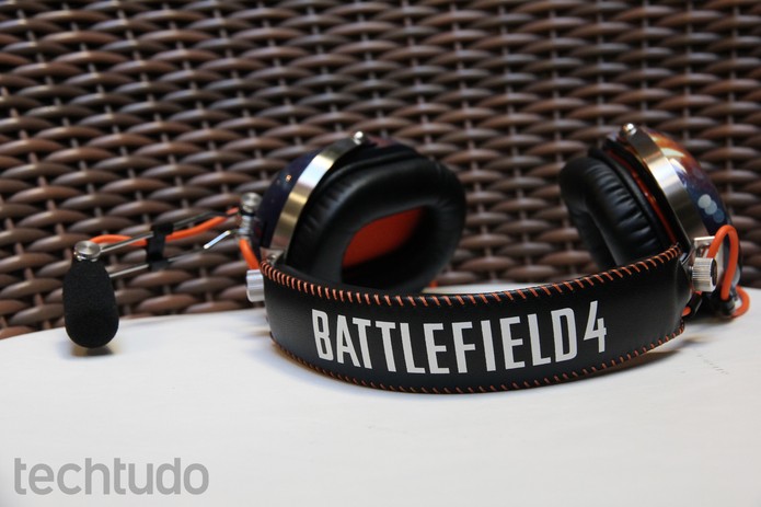 Battlefield 4 Razer BlackShark acaba se tornando só um sonho de consumo por causa do alto preço (Foto: Luciana Maline/ TechTudo) Battlefield 4 Razer BlackShark acaba se tornando só um sonho de consumo por causa do alto preço (Foto: Luciana Maline/ TechTudo)