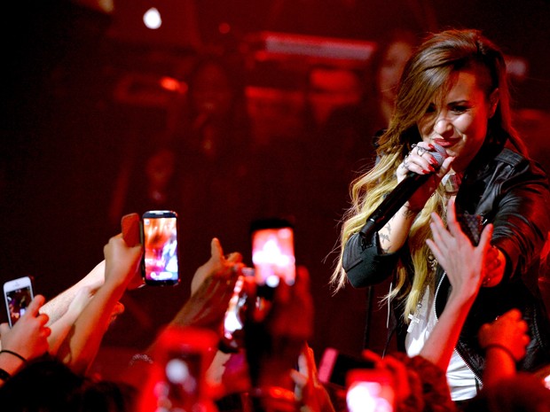 Demi Lovato se apresenta em Burbank, no estado americano da Califórnia, em abril de 2014 (Foto: Kevin Winter/Getty Images/AFP)