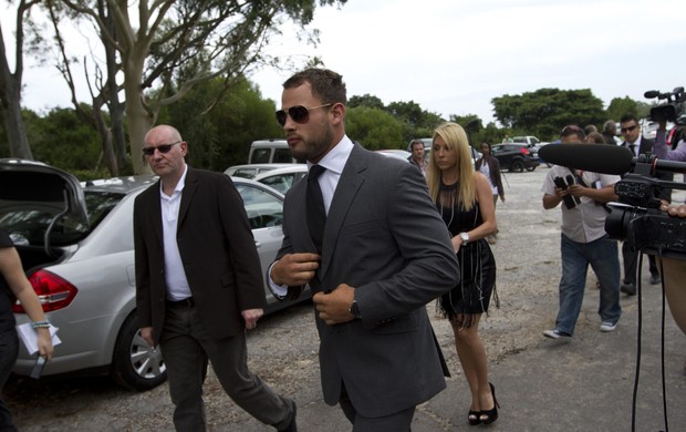  Francois Hougaard chega ao funeral de Reeva (Foto: Reuters)