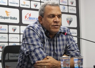 Hélio dos Anjos deixa o Atlético-GO (Foto: Fernando Vasconcelos/GLOBOESPORTE.COM)