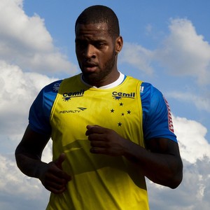 Torcedores aprovam conforto das novas arenas