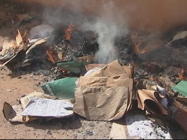 Arquivos da unidade de sáude foram queimados  (Foto: Reprodução Inter Tv dos Vales)