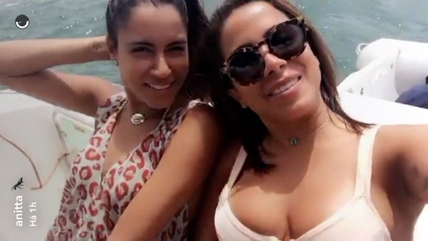 Marina Morena e Anitta (Foto: Reprodução/Snapchat)