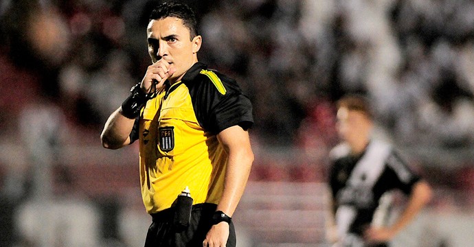 Marcelo Prieto Alfieri árbitro jogo Ponte Preta e Oeste (Foto: Rodrigo Villalba / Futura Press)