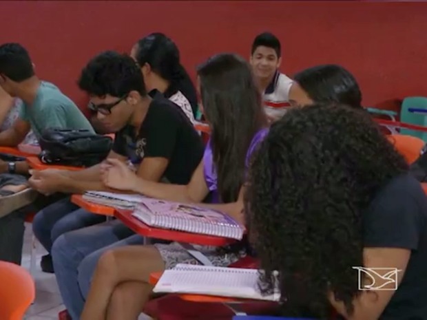 Vestiblar da Uema em 2015 tem 210 candidatos por vaga para Medicina (Foto: Reprodução/ TV Mirante) Vestiblar da Uema em 2015 tem 210 candidatos por vaga para Medicina (Foto: Reprodução/ TV Mirante)