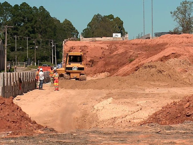 Obras na BR-116 estão atrasadas no RS (Foto: Reprodução/RBS TV) Obras na BR-116 estão atrasadas no RS (Foto: Reprodução/RBS TV)