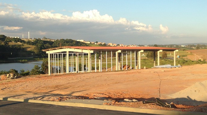 Estrutura da academia, fisioterapia e piscina coberta ainda está em fase de construção (Foto: Natália de Oliveira)