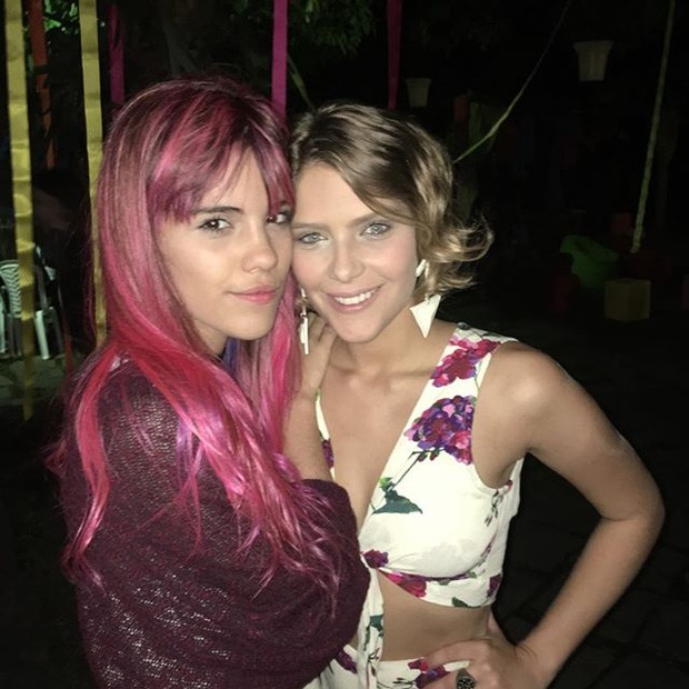 Isabella Santoni com amiga (Foto: Reprodução/Instagram)