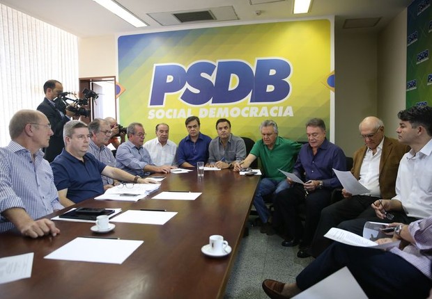 Senadores da base governista discutem depoimento de Dilma (Foto: José Cruz/Agência Brasil)