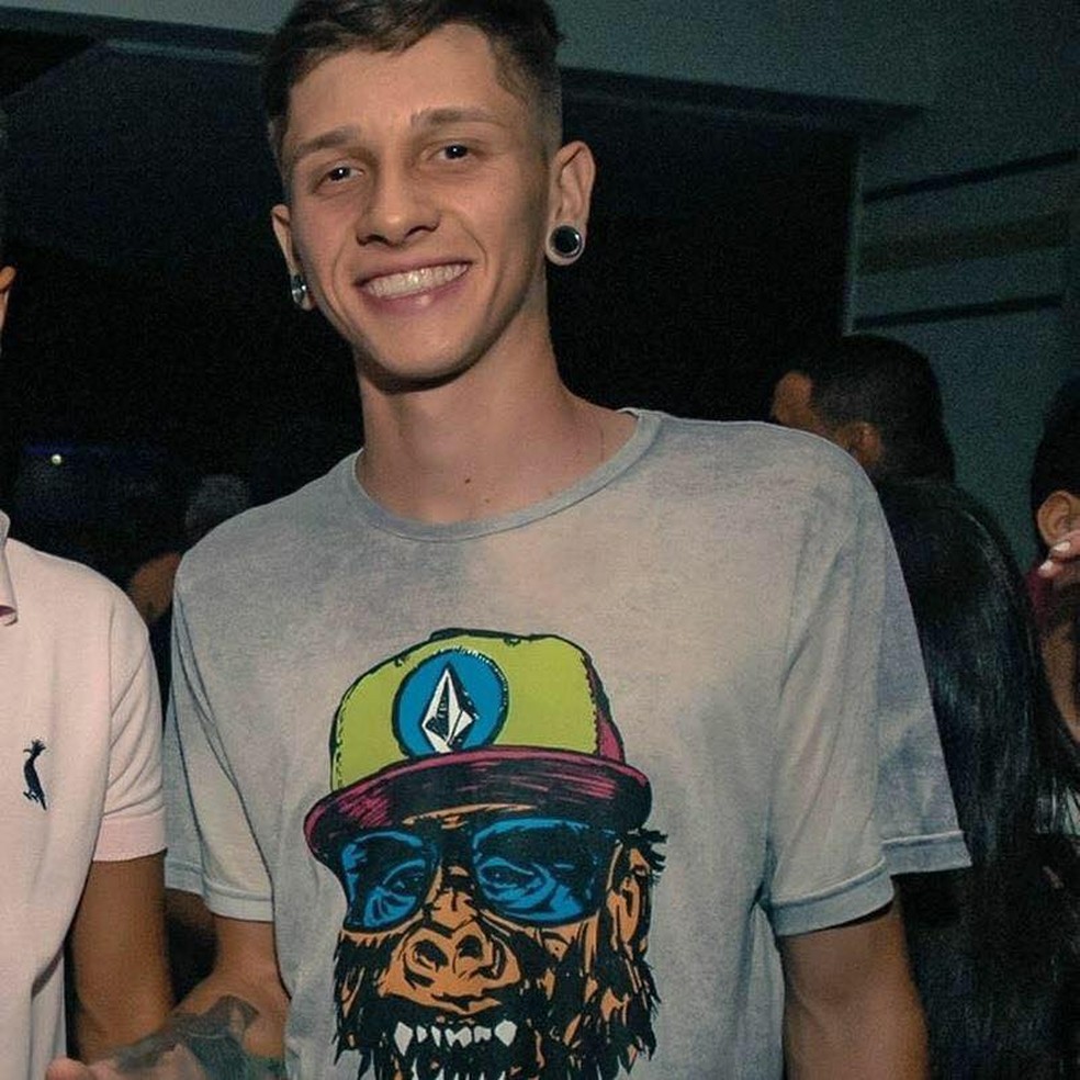 Rafael Bandeira Barbosa, de 18 anos, está internado em estado grave (Foto: Reprodução/Facebook)