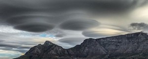 Nuvens em forma de disco voador chamam a atenção na África do Sul (Reprodução/Instagram/mijlof)