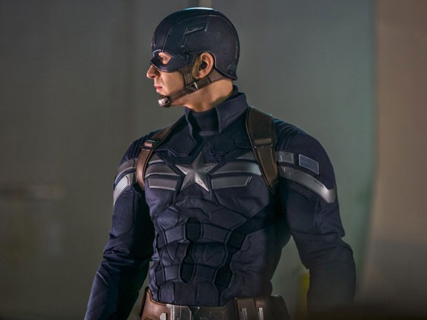 Steve Rogers (Chris Evans) com seu novo uniforme em 'Capitão América 2: Soldado Invernal' (Foto: Divulgação)