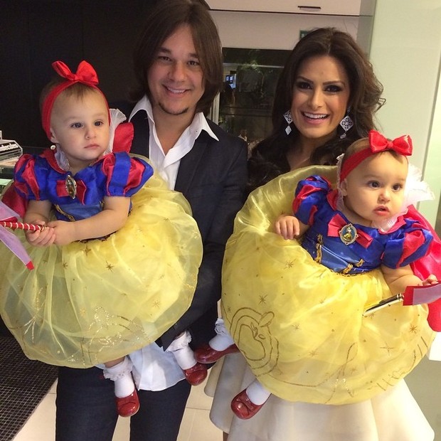 Natália Guimarães com o marido Kiko e as filhas (Foto: Reprodução/Instagram) Natália Guimarães com o marido Kiko e as filhas (Foto: Reprodução/Instagram)