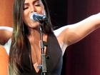 Anitta surpreende e canta de Chico Buarque a Sade em show no Rio