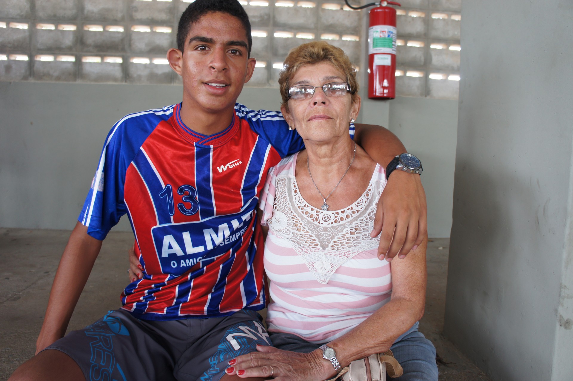 Severina Nascimento e seu neto Wesley, de 15 anos (Foto: Daniel Sousa/ TV Cabo Branco)