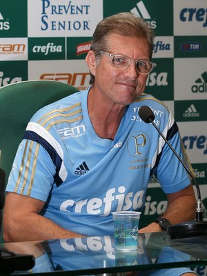 Oswaldo evita polêmica com funk: 