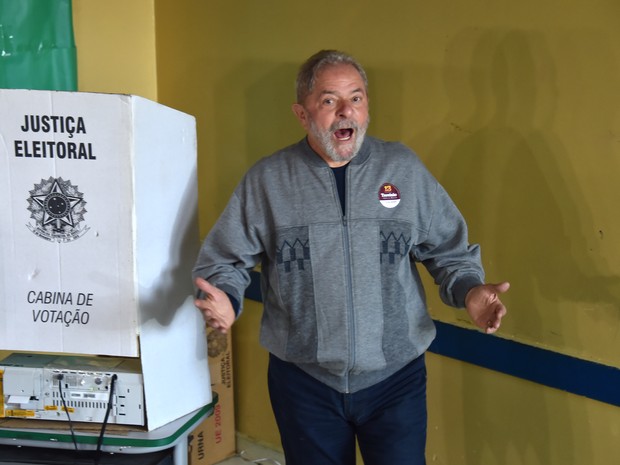 Ex-presidente Lula votou em São Bernardo do Campo (SP) (Foto: NELSON ALMEIDA/AFP)