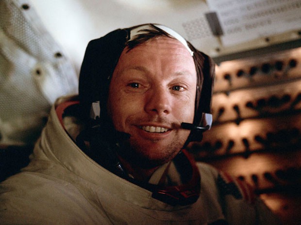 Armstrong no módulo lunar Eagle, após pouso na Lua (Foto: Johnson Space Center Media Archive)
