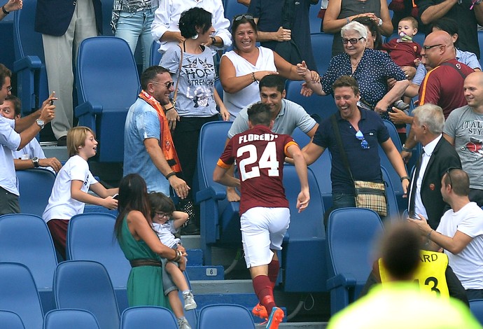 Alessandro Florenzi  comemora gol do Roma contra o Cagliari (Foto: Agência AFP )