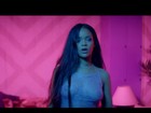 Rihanna exibe seios em clipe com Drake e abusa da sensualidade 