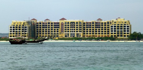 Ritz-Carlton, em construção: um dos novos investimentos hoteleiros em Aruba (Foto: Débora Fortes)