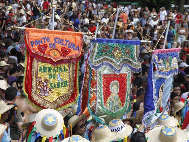 Mastros ornamentados são parte do Arrastão do Pavulagem (Foto: Paula Sampaio/O Liberal)