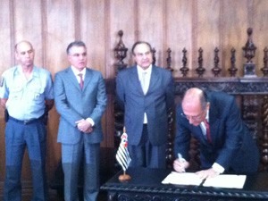 Governador Geraldo Alckmin e autoridades da segurança pública nesta sexta (14) (Foto: Tatiana Santiago/G1) Governador Geraldo Alckmin e autoridades da segurança pública nesta sexta (14) (Foto: Tatiana Santiago/G1)