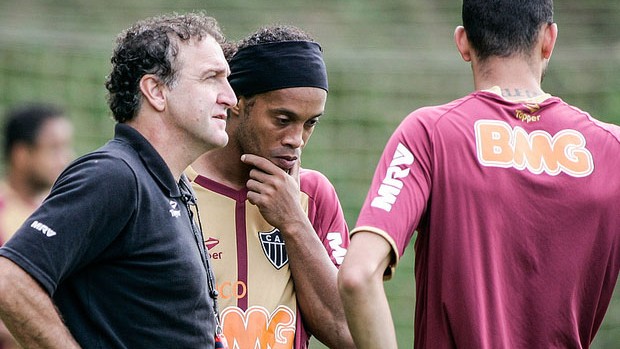 Cuca confirma Ronaldinho no time titular (Foto: Bruno Cantini / Site Oficial do Atlético-MG)