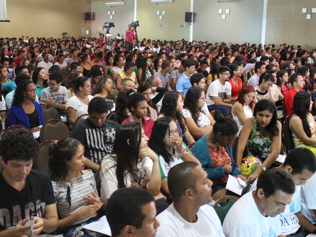 Mais de 2 mil alunos se reúnem para revisão do Enem (Foto: Fernando Brito/G1)